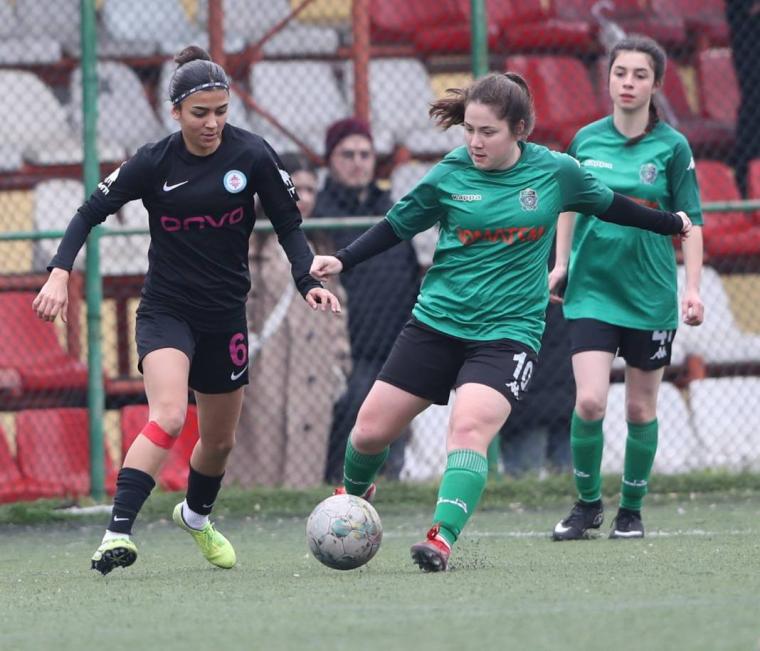 Kızlar play-off'u garantiledi: 3-2 10